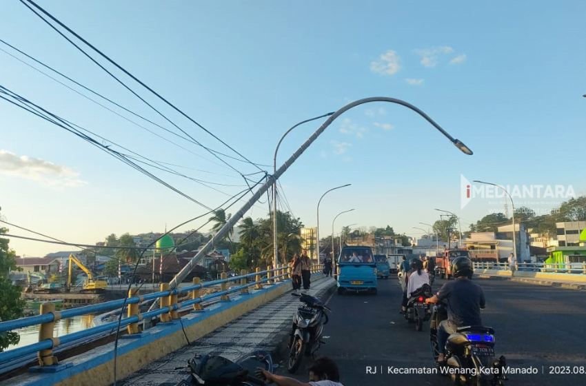 Kontainer Seret Kabel Optik Telkomsel, Puluhan Pelanggan Protes Tak Bisa Nge’Tik-Tok