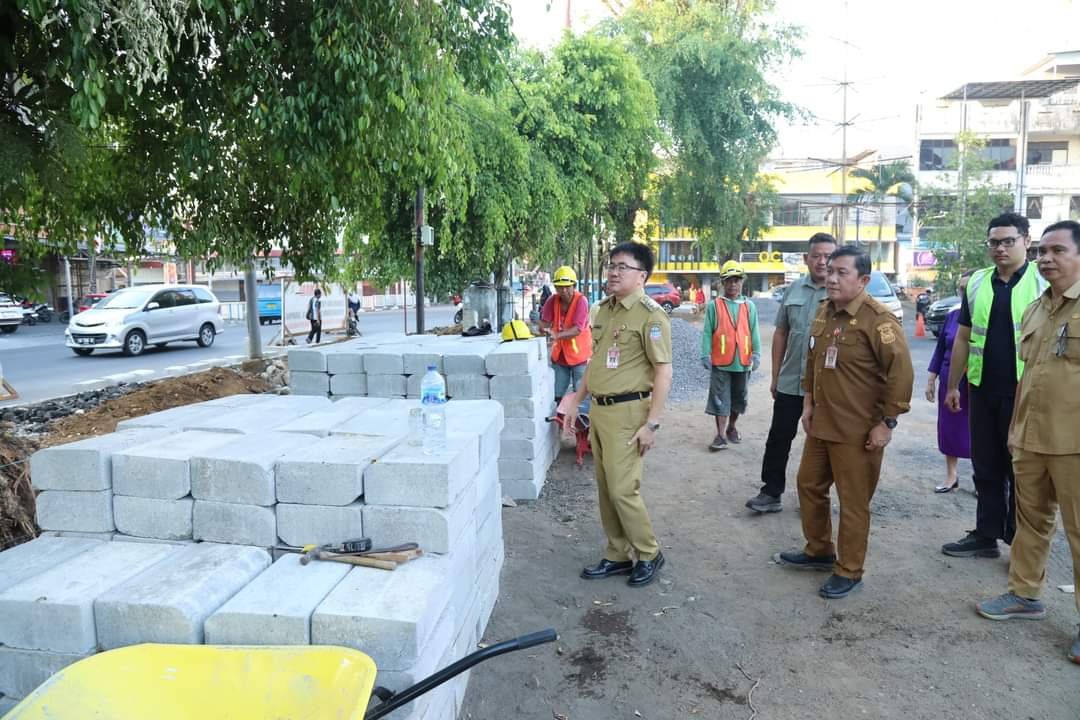 Pulang Ngantor, Walikota Andrei Angouw Tinjau Infrastruktur