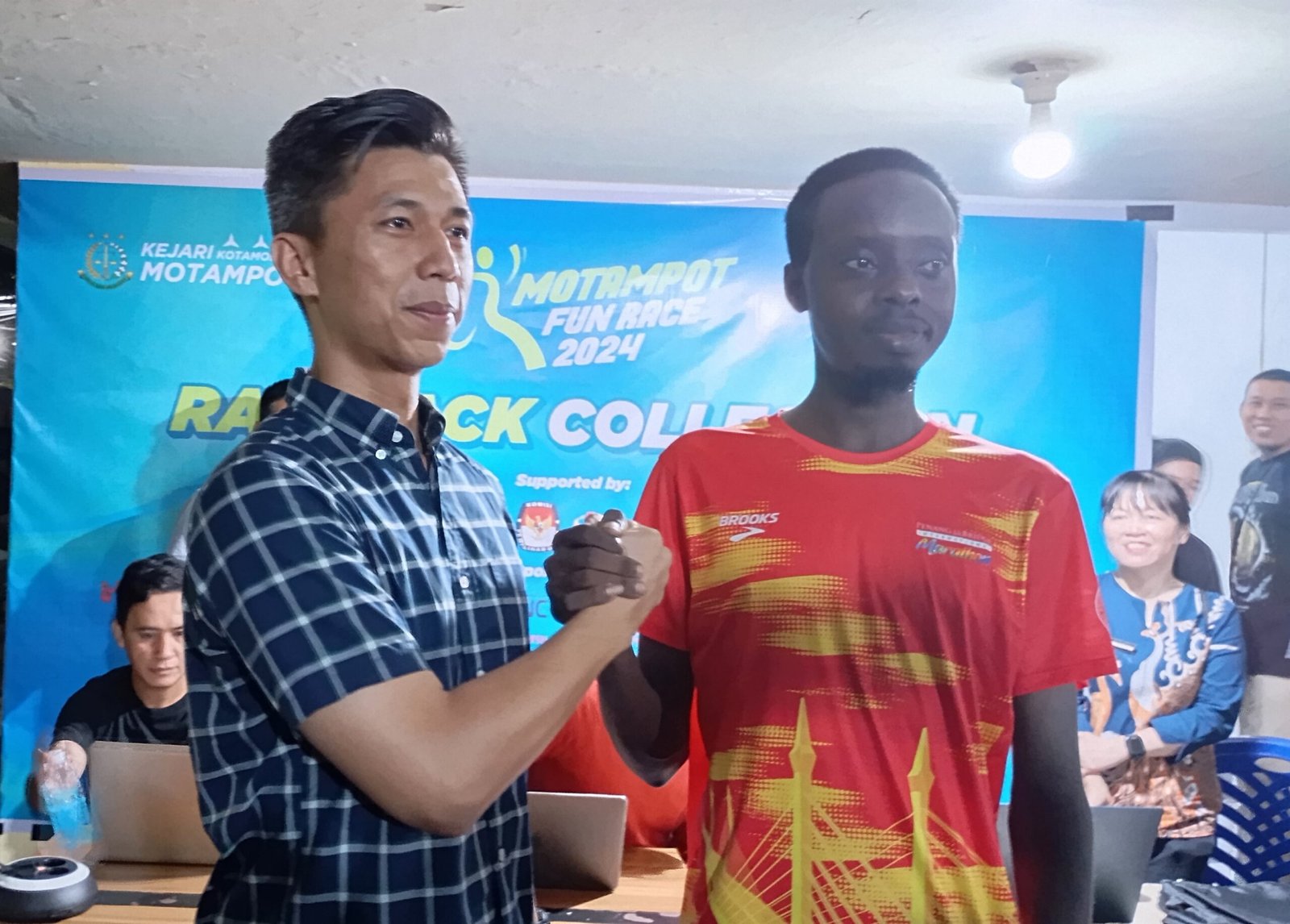 Pelari Mancanegara Bernard Mwendia Muthoni Melakukan Registrasi Bersama Ribuan Peserta Event Motampot Fun Race 2024