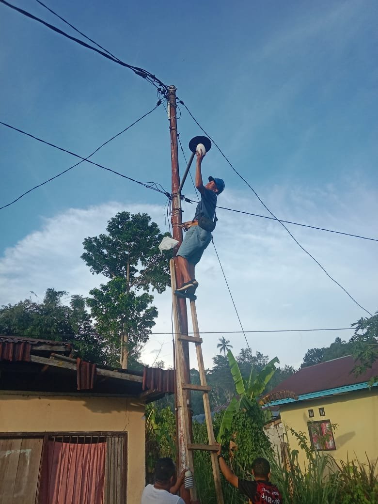 Warga Kotobangon Bersyukur Dapat Bantuan Lampu Penerangan Jalan, Tokoh Masyarakat: Terima Kasih Benny Rhamdani