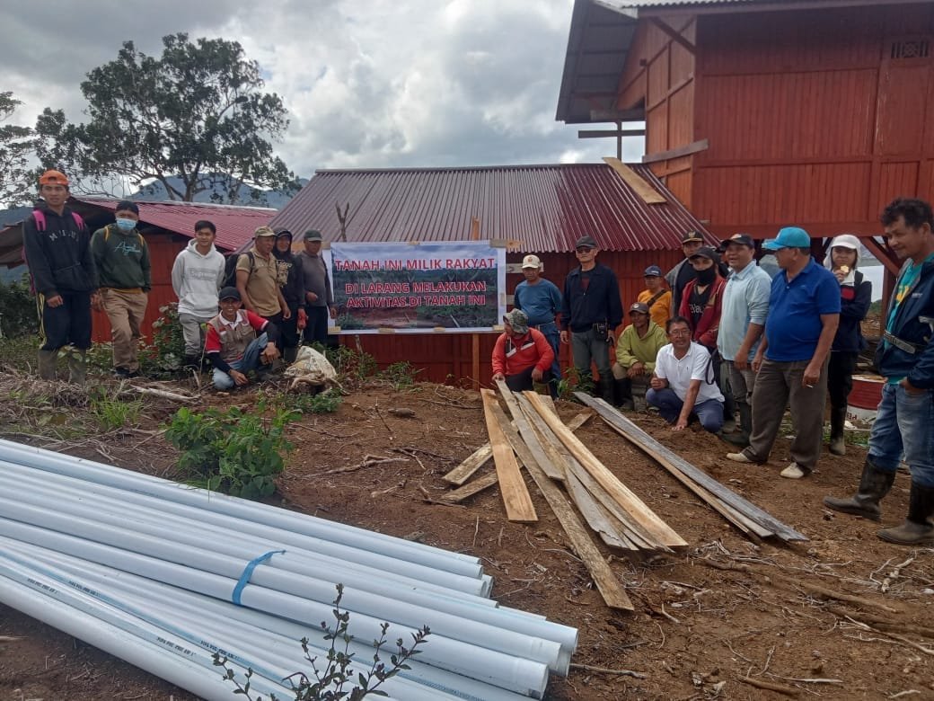 Penguasaan Lahan Oleh Oknum Pejabat Warga Tiga Desa Pasang Papan Peringatan