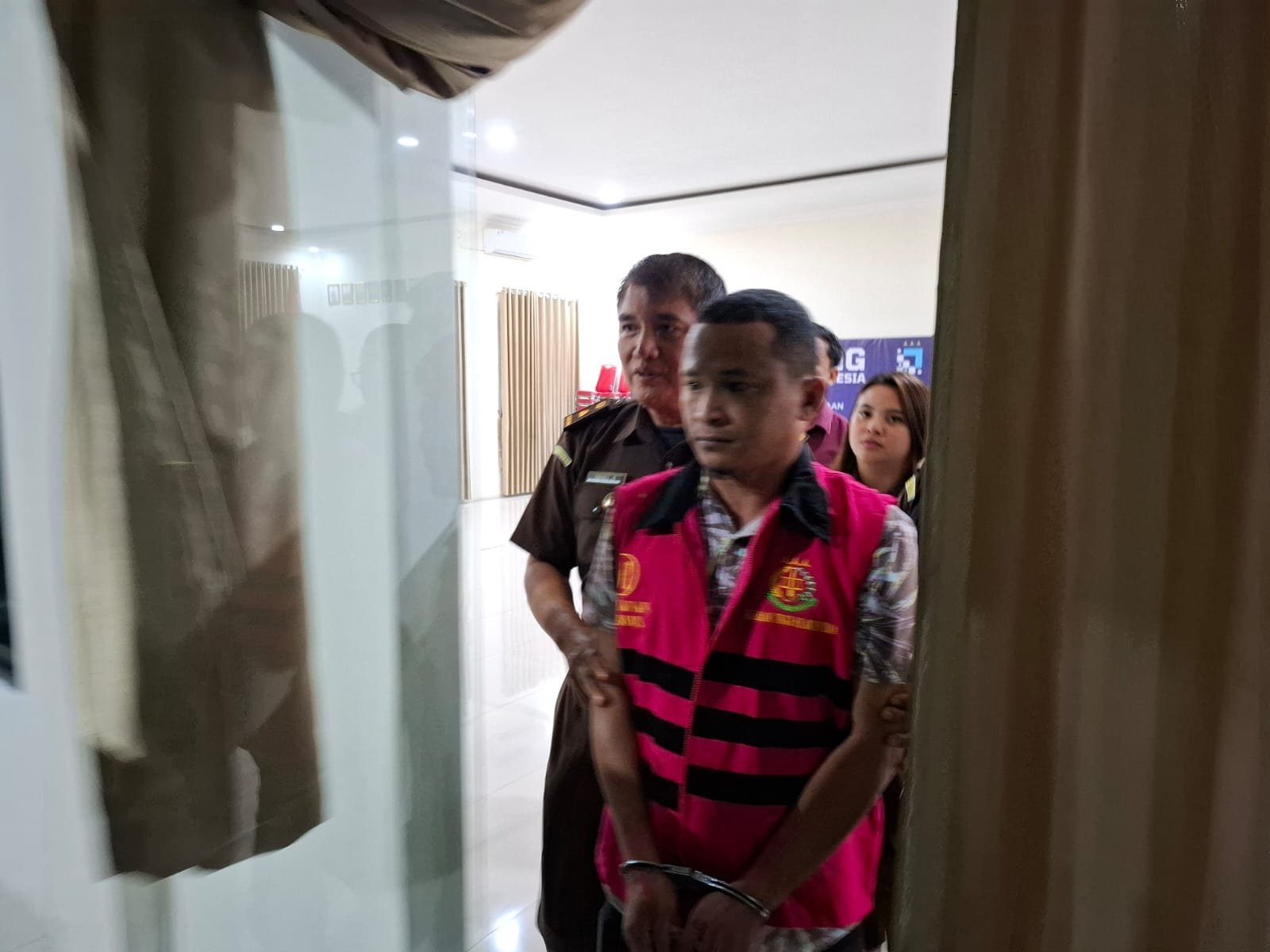 Berakhir Sudah Langkah Kaki Mantan Bendahara KPU Boltim Arga Karian Kini Mendekam Di Rumah Tahanan Kotamobagu
