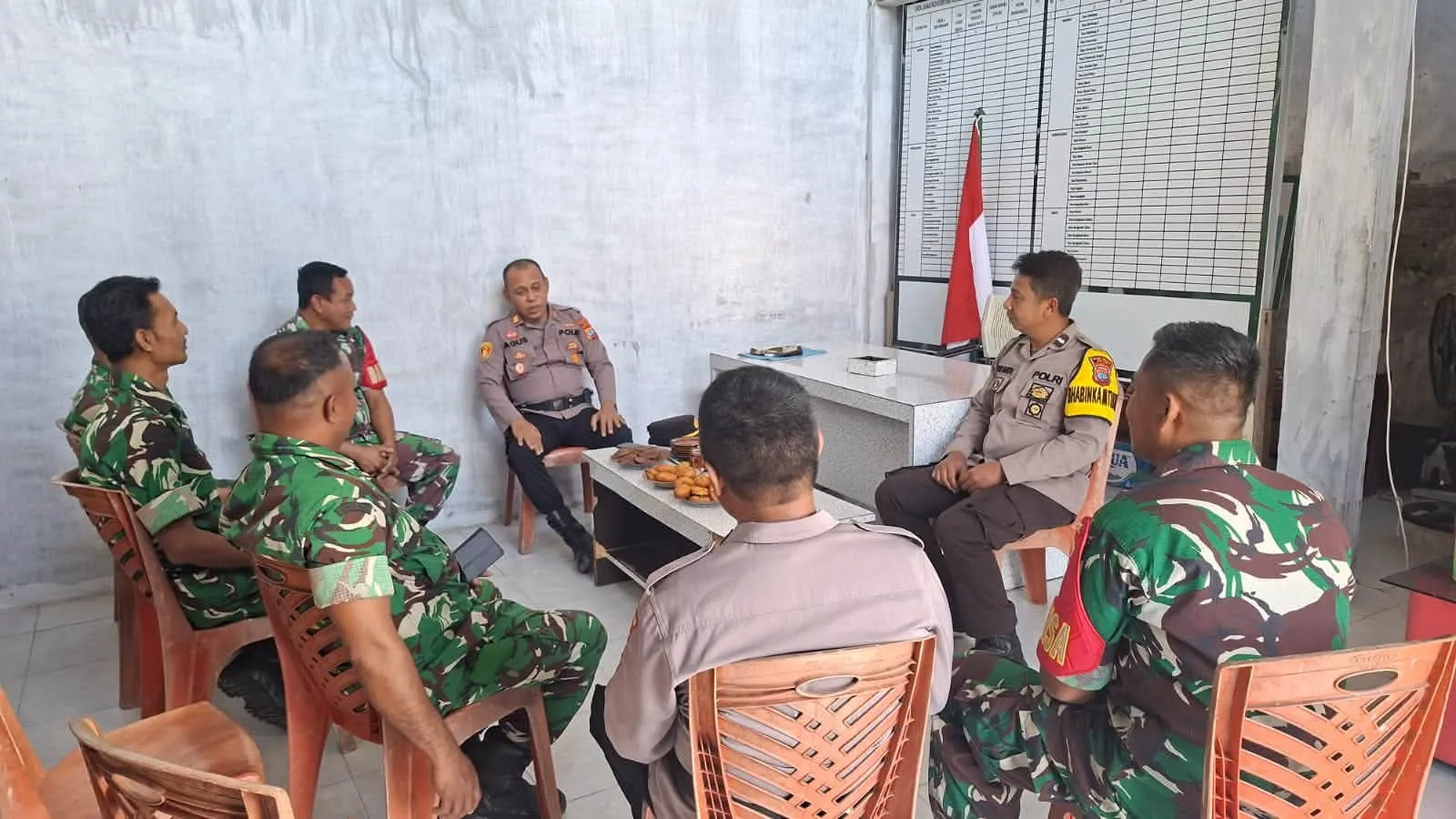 Jalin Kerja sama Yang Kuat Kapolsek Modayag Dan Personil Polsek Silaturahmi Ke Koramil 1303-03/Modayag